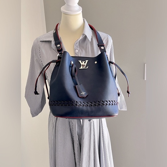 Rare Louis Vuitton LockMe Bucket Bag - Picture 2 of 8